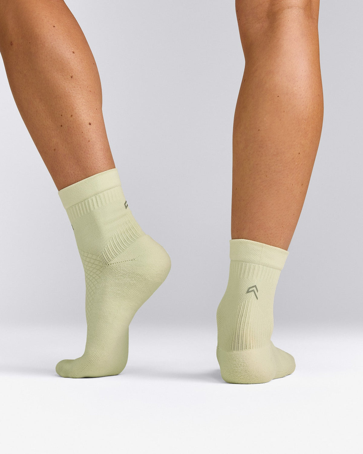 Oner Active Performance Mid Crew Socks 1 Pack | Meadow Mist Green
